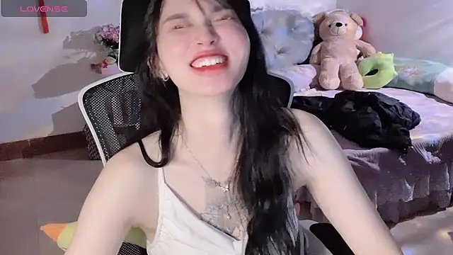Snapshot of ___Nari___ chatting on 02.23.25 Nari online show from 02.23.25