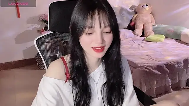 Snapshot of ___Nari___ chatting on 02.24.25 Nari online show from 02.24.25