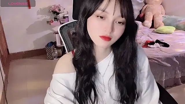Snapshot of ___Nari___ chatting on 02.24.25 Nari online show from 02.24.25