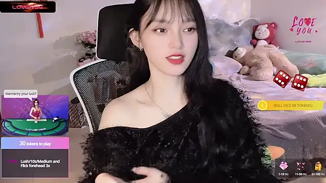 Snapshot of ___Nari___ chatting on 03.04.25 Nari online show from 03.04.25