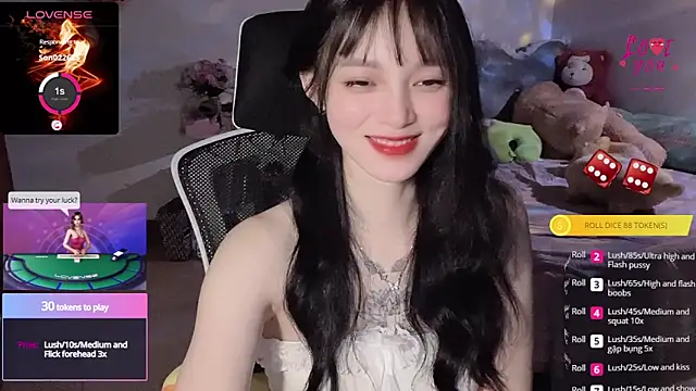Snapshot of ___Nari___ chatting on 03.05.25 Nari online show from 03.05.25