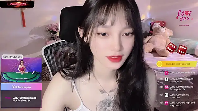 Snapshot of ___Nari___ chatting on 03.06.25 Nari online show from 03.06.25