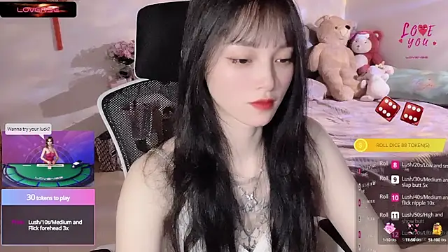 Snapshot of ___Nari___ chatting on 03.08.25 Nari online show from 03.08.25