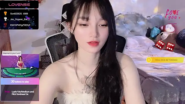 Snapshot of ___Nari___ chatting on 03.18.25 Nari online show from 03.18.25