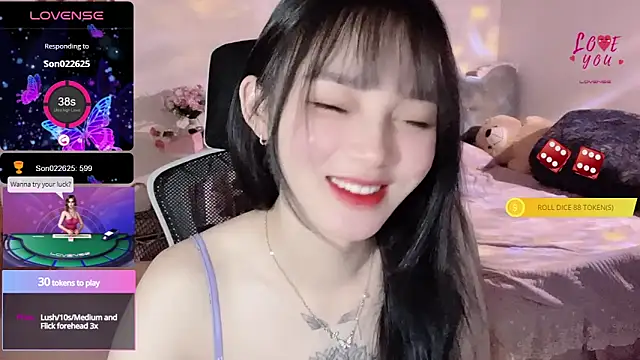 Snapshot of ___Nari___ chatting on 03.21.25 Nari online show from 03.21.25