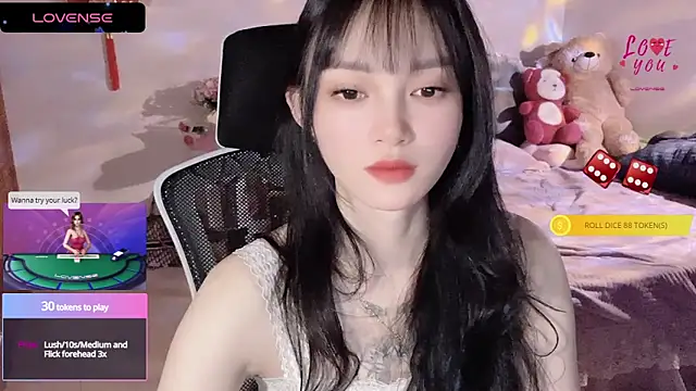 Snapshot of ___Nari___ chatting on 03.22.25 Nari online show from 03.22.25
