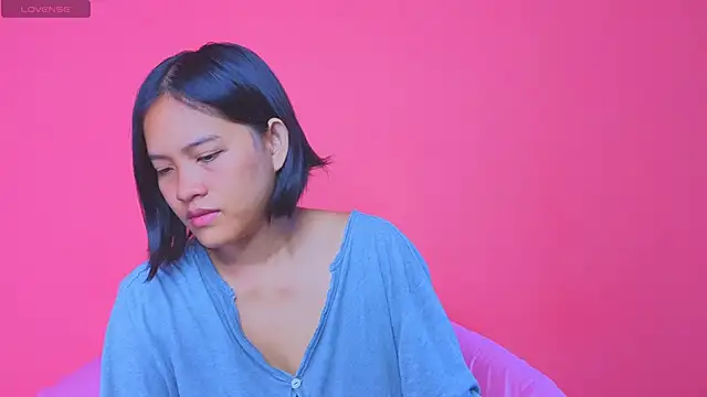 Snapshot of Natsu__ chatting on 12.05.24 Natsu online show from 12.05.24