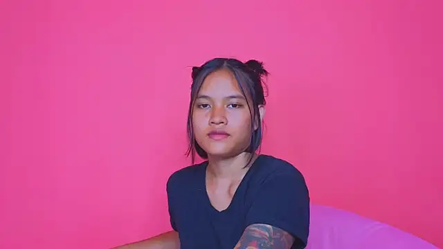 Snapshot of Natsu__ chatting on 12.11.24 Natsu online show from 12.11.24