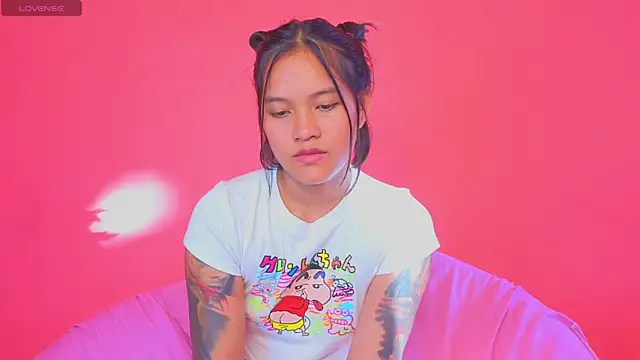 Snapshot of Natsu__ chatting on 12.13.24 Natsu online show from 12.13.24