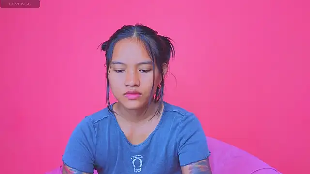 Snapshot of Natsu__ chatting on 12.14.24 Natsu online show from 12.14.24