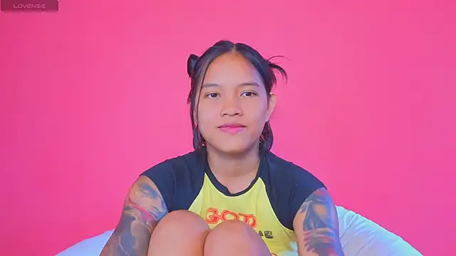 Snapshot of Natsu__ chatting on 12.23.24 Natsu online show from 12.23.24