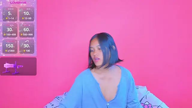 Snapshot of Natsu__ chatting on 01.15.25 Natsu online show from 01.15.25