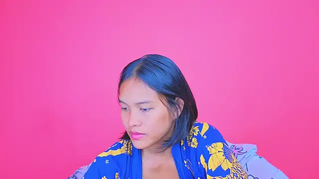 Snapshot of Natsu__ chatting on 01.16.25 Natsu online show from 01.16.25