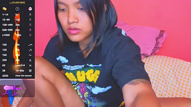 Snapshot of Natsu__ chatting on 01.23.25 Natsu online show from 01.23.25