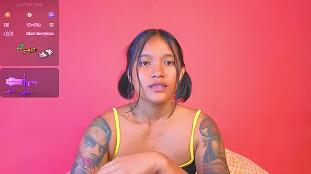 Snapshot of Natsu__ chatting on 02.13.25 Natsu online show from 02.13.25