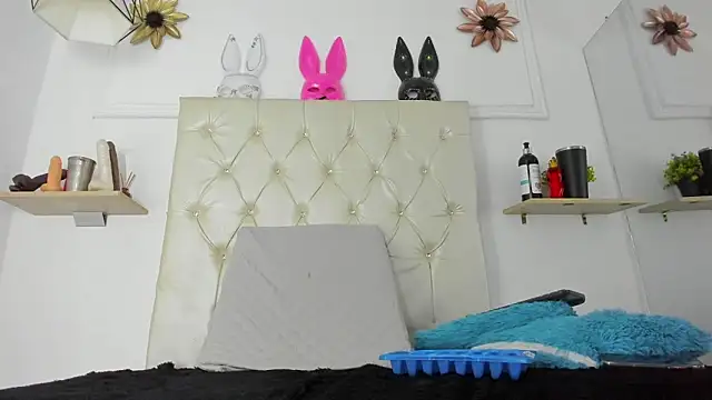 Alexa Smith   online show from 01.19.25