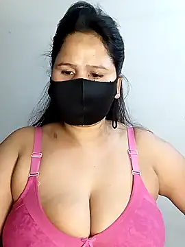 Snapshot of Tishani chatting on 12.17.24 Tishani online show from 12.17.24