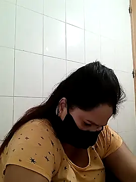 Snapshot of Tishani chatting on 01.15.25 Tishani online show from 01.15.25
