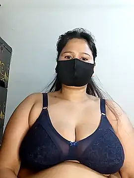 Snapshot of Tishani chatting on 01.19.25 Tishani online show from 01.19.25
