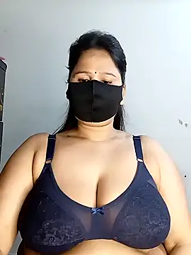 Snapshot of Tishani chatting on 01.22.25 Tishani online show from 01.22.25