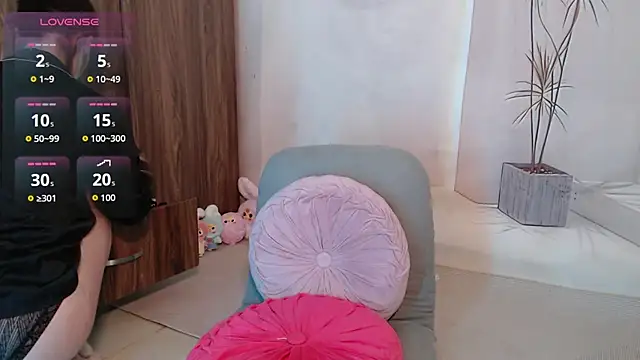 Snapshot of Baby_Claraa chatting on 11.24.25 Baby Claraa online show from 11.24.25