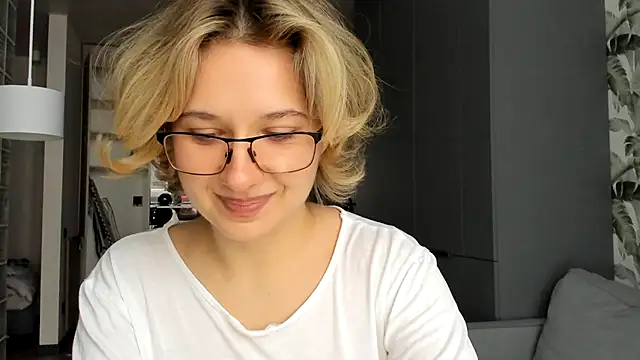 Lilith lutherlow online show from 01.07.26