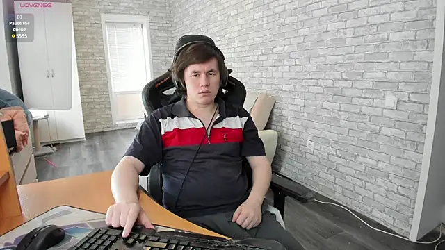 Snapshot of iliaskrislove chatting on 03.18.25 iliaskrislove online show from 03.18.25