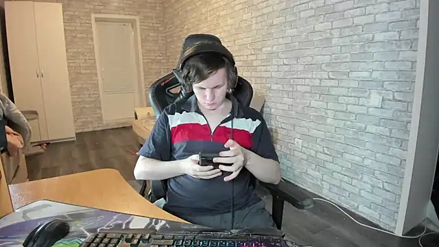 Snapshot of iliaskrislove chatting on 03.19.25 iliaskrislove online show from 03.19.25