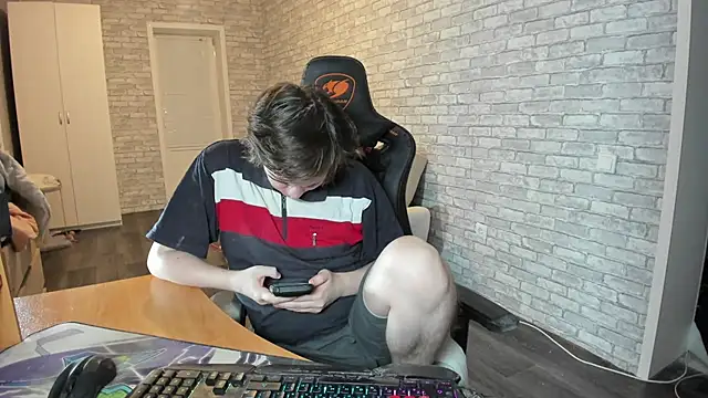 Snapshot of iliaskrislove chatting on 03.19.25 iliaskrislove online show from 03.19.25