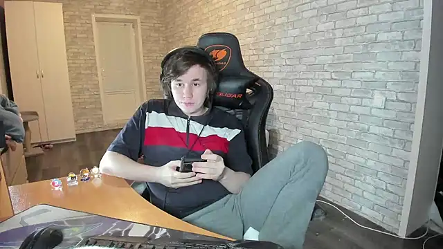 Snapshot of iliaskrislove chatting on 03.22.25 iliaskrislove online show from 03.22.25