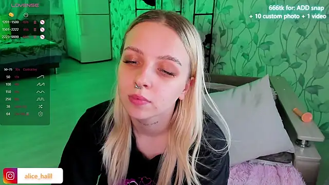 Alice Halle online show from 01.03.25