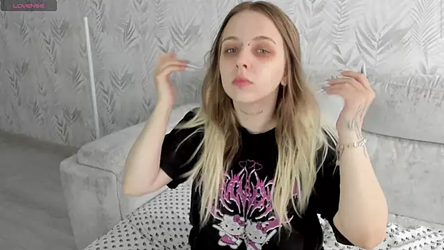 Alice Halle online show from 04.15.26