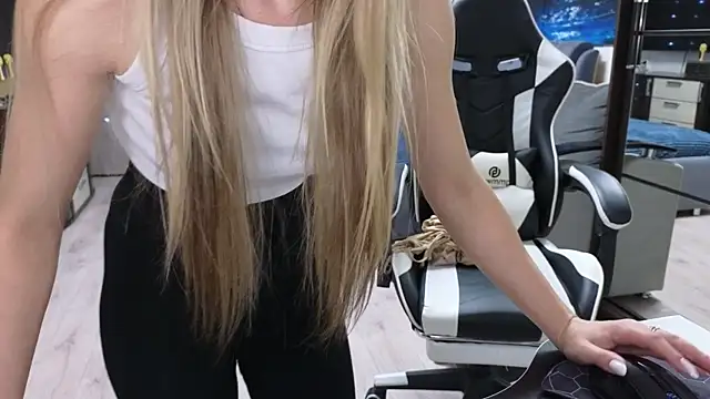 Strip-Lady online show from 12.17.25