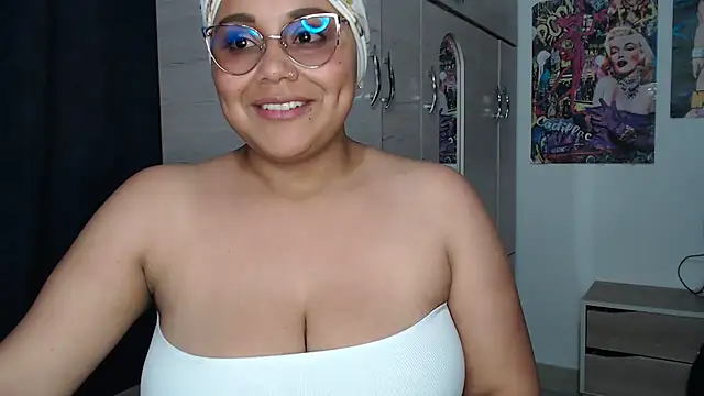 Snapshot of SWEETT_CORY chatting on 09.26.25 SWEETT CORY online show from 09.26.25