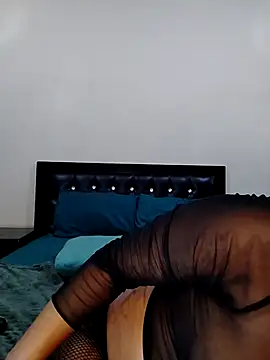 Snapshot of Sugartonguexx chatting on 10.08.25 Sugartonguexx online show from 10.08.25