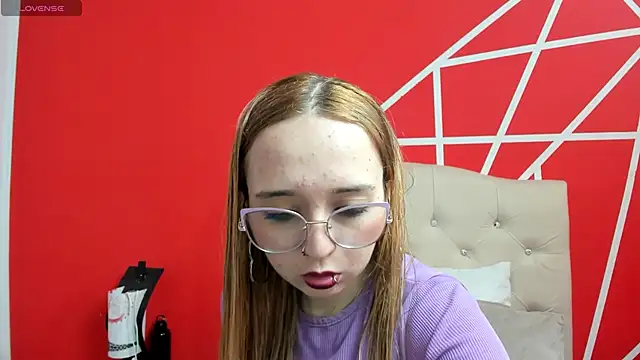 Snapshot of Liaroberts1 chatting on 12.27.24 Liaroberts1 online show from 12.27.24