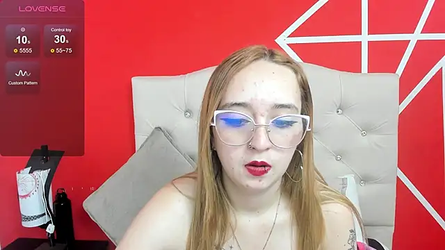 Snapshot of Liaroberts1 chatting on 12.30.24 Liaroberts1 online show from 12.30.24