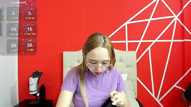 Snapshot of Liaroberts1 chatting on 01.08.25 Liaroberts1 online show from 01.08.25