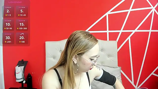 Snapshot of Liaroberts1 chatting on 01.09.25 Liaroberts1 online show from 01.09.25