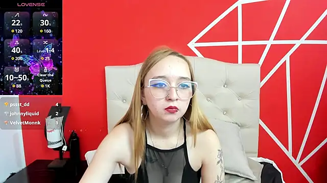 Snapshot of Liaroberts1 chatting on 01.12.25 Liaroberts1 online show from 01.12.25