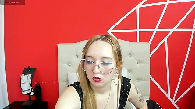 Snapshot of Liaroberts1 chatting on 01.13.25 Liaroberts1 online show from 01.13.25