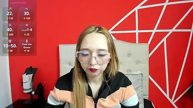 Snapshot of Liaroberts1 chatting on 01.15.25 Liaroberts1 online show from 01.15.25