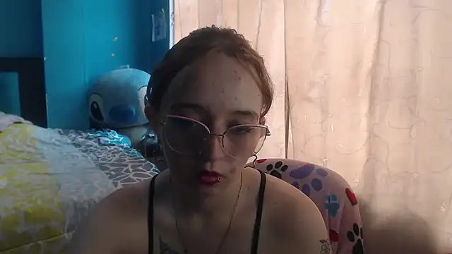 Snapshot of Liaroberts1 chatting on 01.27.25 Liaroberts1 online show from 01.27.25