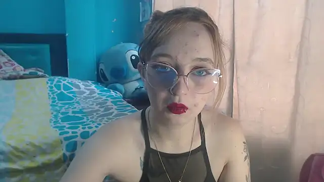 Snapshot of Liaroberts1 chatting on 01.28.25 Liaroberts1 online show from 01.28.25