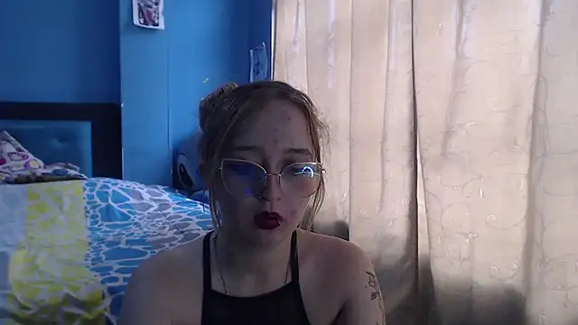 Snapshot of Liaroberts1 chatting on 01.28.25 Liaroberts1 online show from 01.28.25