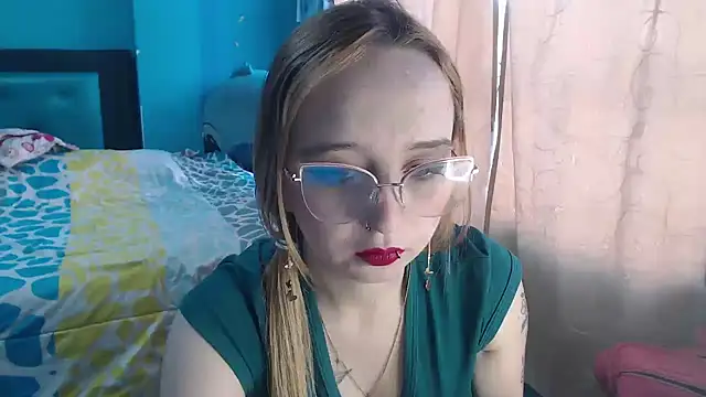 Snapshot of Liaroberts1 chatting on 02.01.25 Liaroberts1 online show from 02.01.25