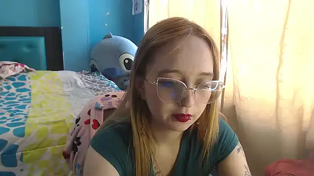 Snapshot of Liaroberts1 chatting on 02.01.25 Liaroberts1 online show from 02.01.25