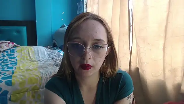 Snapshot of Liaroberts1 chatting on 02.01.25 Liaroberts1 online show from 02.01.25