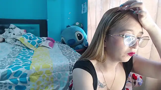 Snapshot of Liaroberts1 chatting on 02.08.25 Liaroberts1 online show from 02.08.25