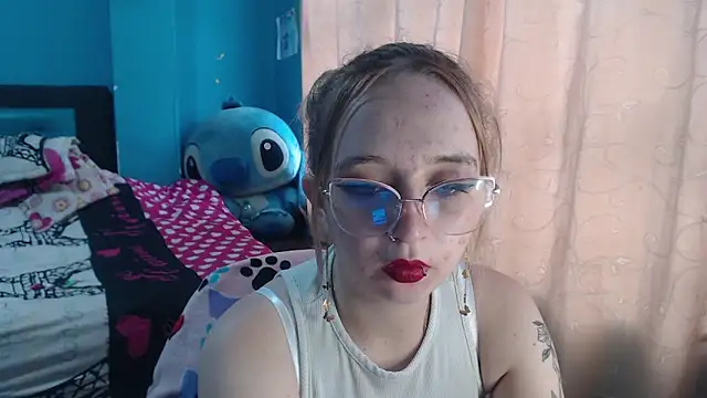 Snapshot of Liaroberts1 chatting on 02.10.25 Liaroberts1 online show from 02.10.25